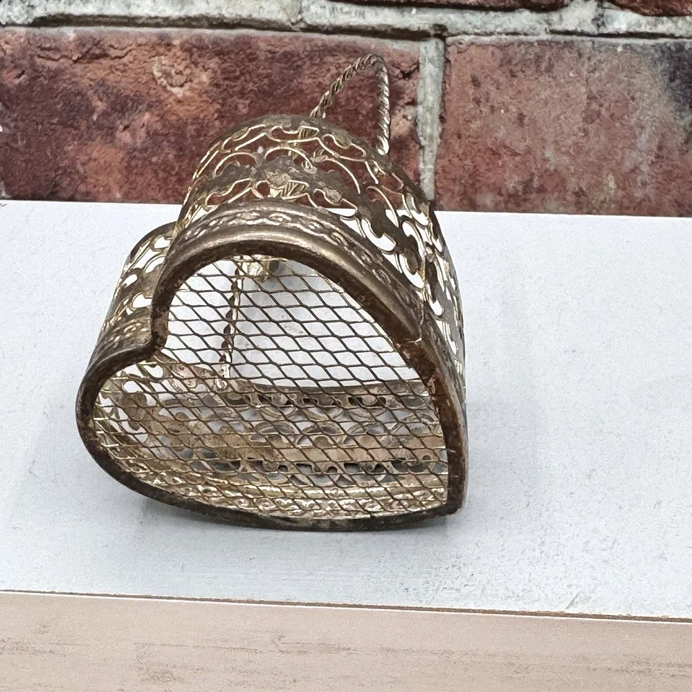 Vintage Silver Plated Filigree Heart Shaped Basket‎ Trinket Holder w Rose